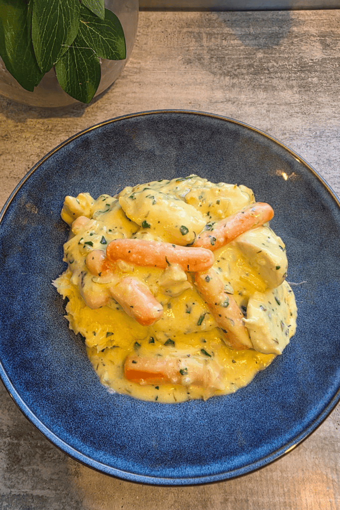 a beautiful bowl of country chicken casserole in a blue bowl