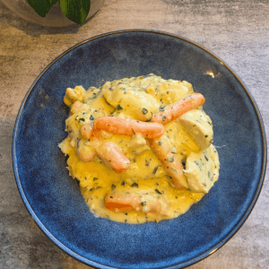 a beautiful bowl of country chicken casserole in a blue bowl