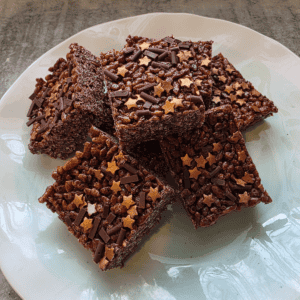 No-bake chocolate rice crispy slice with marshmallows