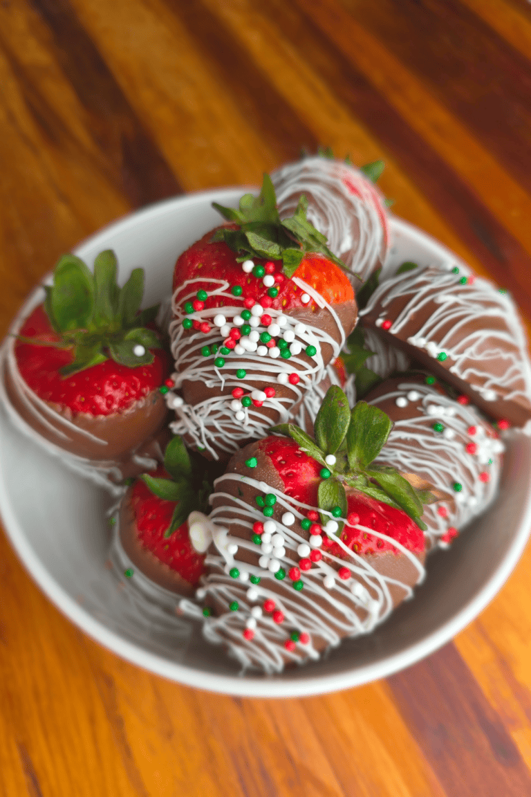 Easy chocolate covered strawberries with white chocolate drizzle
