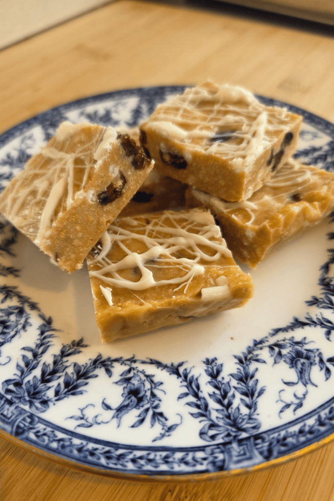Easy no-bake slice with dried cranberries and white chocolate
